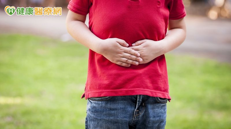 包皮鼓起、尿流變細注意　9歲男童「病理性包莖」急引流800cc尿液救命