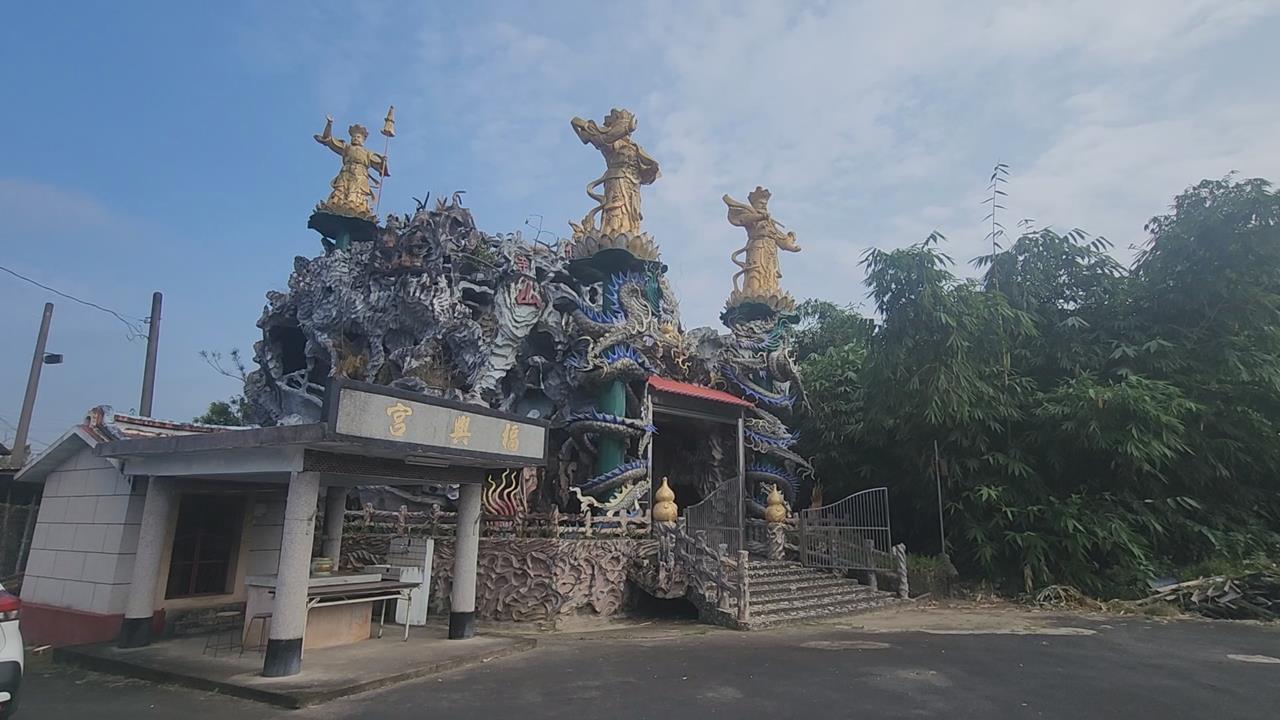 顛覆傳統！　廟宇入口宛如山洞　雲林千佛寺整座「純手工製作」