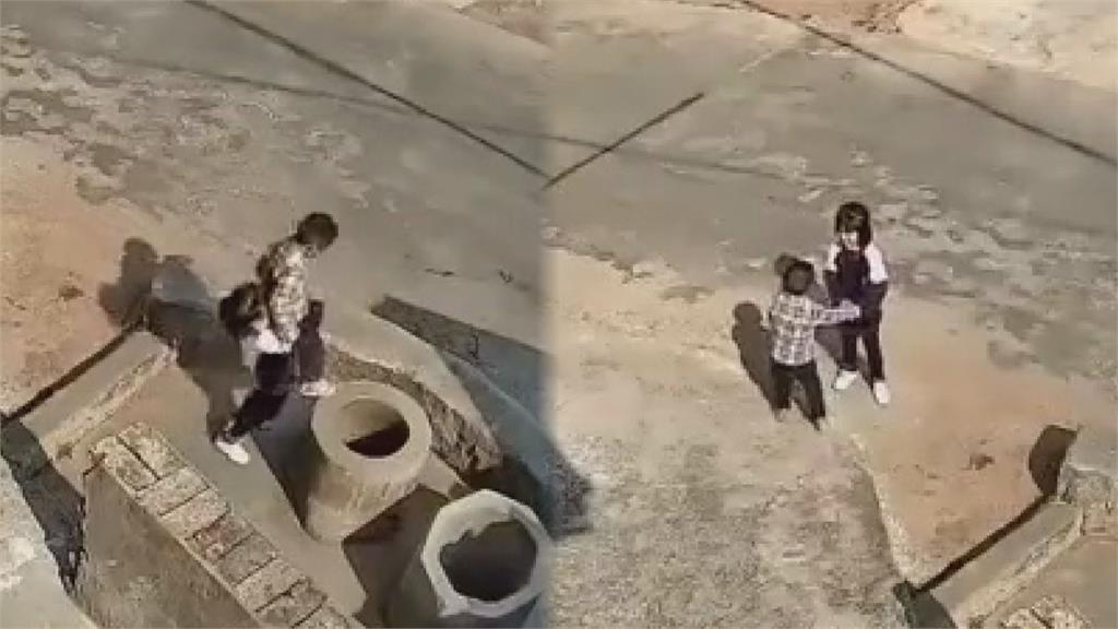 疑為模仿電視劇！中國7歲女竟將4歲男童扔進井裡　畫面曝光驚呆網
