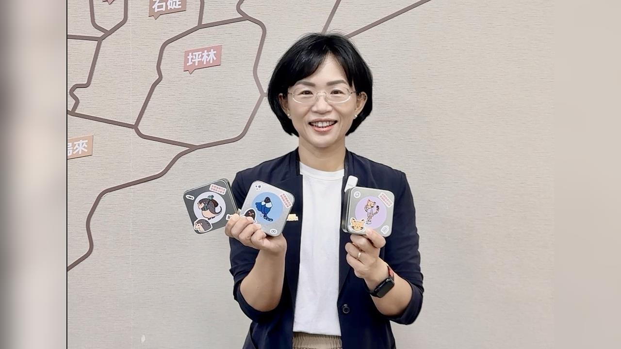 快新聞/「水獺媽媽」限定小物開箱!蘇巧慧號召市民尋寶 連小英都愛不釋手