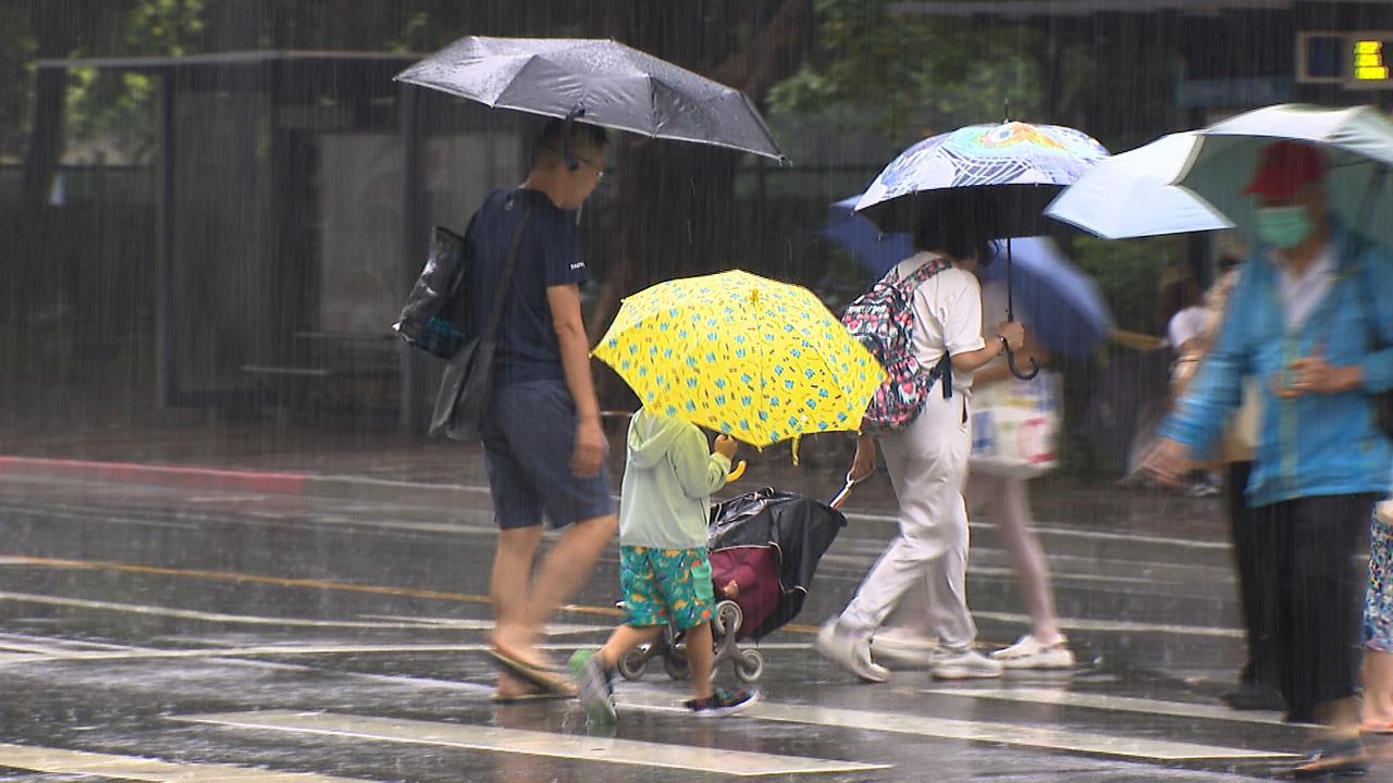 風神共伴發威! 北部雨彈狂炸 6縣市大.豪雨特報 大雨至少下一週