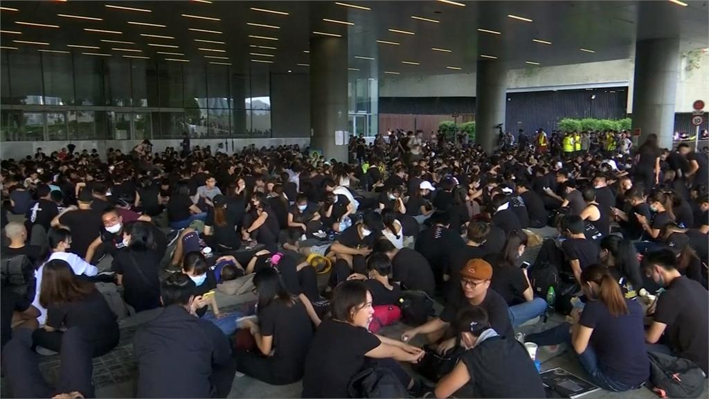 反送中／香港政府已讀不回4大訴求 上千港民再度包圍立法會