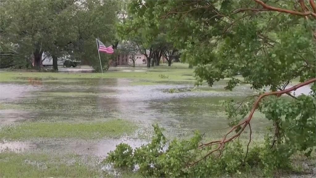 極端風暴橫掃美國中部　龍捲風.雷雨.冰雹接連肆虐　德州滿目瘡痍