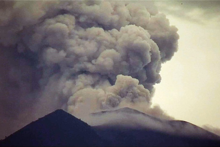 阿貢火山灰風向轉 峇里島機場終開放