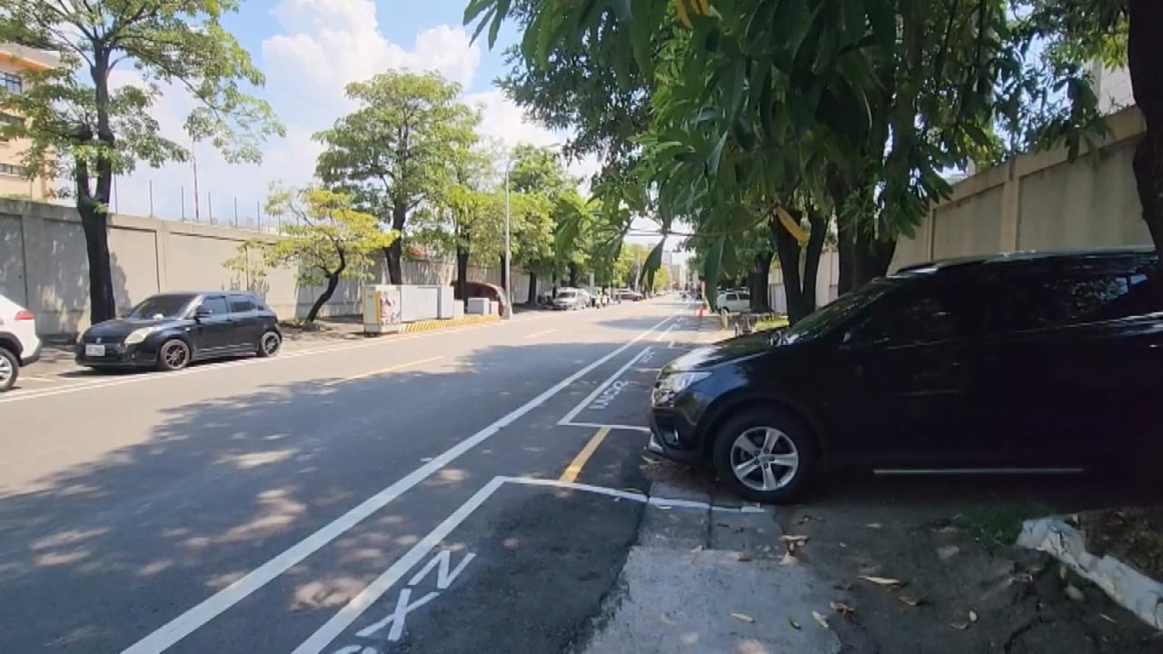 汽車橫停2車格間「規避收費」　警：已違法最高罰1200元