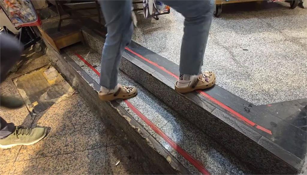 基隆愛四路夜市將進行「騎樓整平」工程　　攤商忙打包
