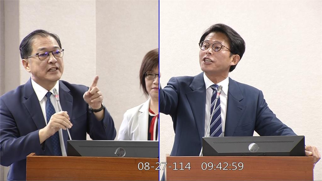 黃國昌避談兒國籍問題　質詢台再槓上鄭銘謙
