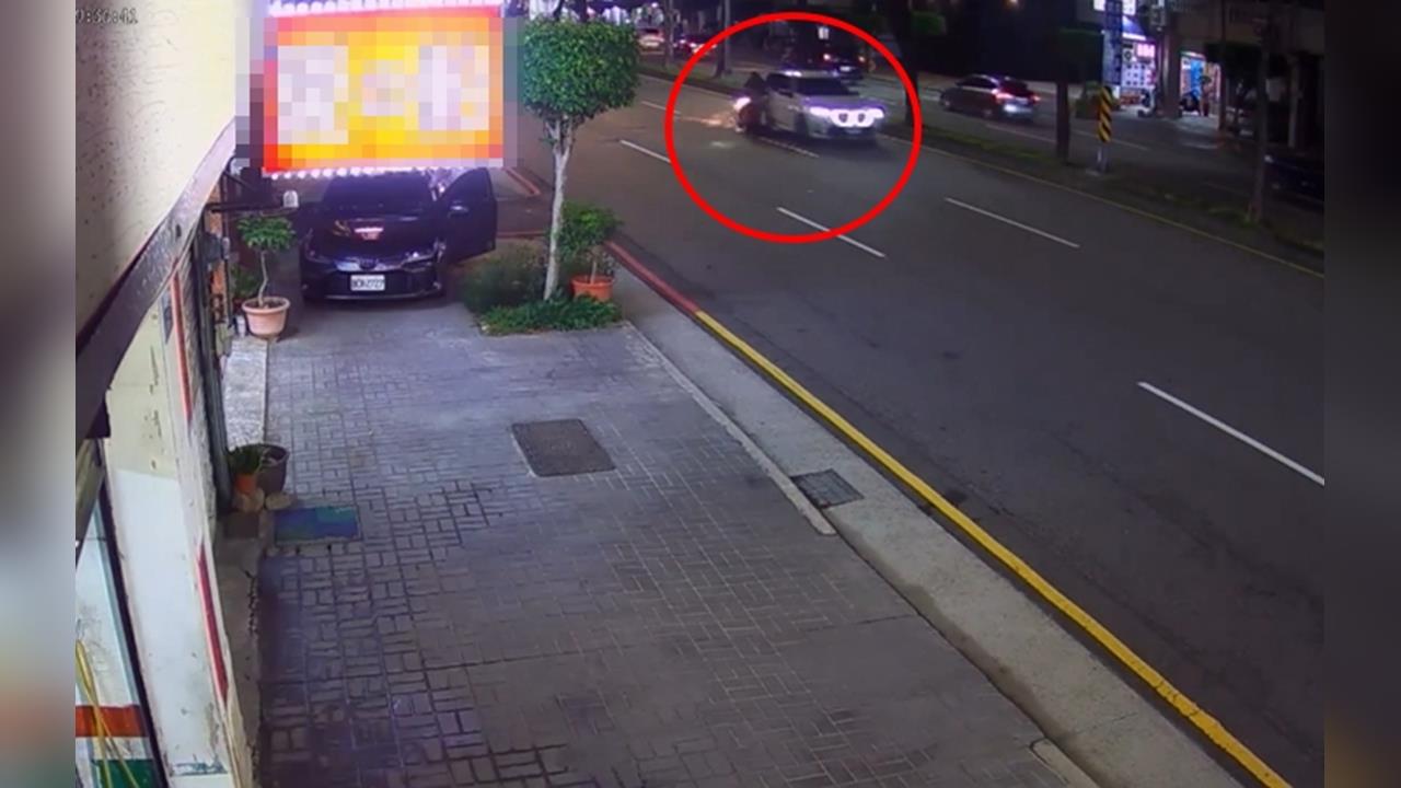 疑癲癇發作撞車！男騎士壓車底昏厥　3歲女兒哭喊爸爸