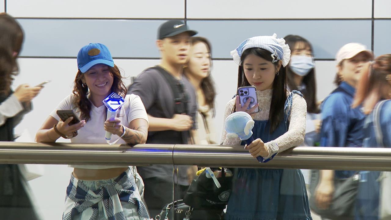 SJ大巨蛋開唱!北市打造藍色驚喜應援 捷運站播放經典歌 粉絲直呼感動