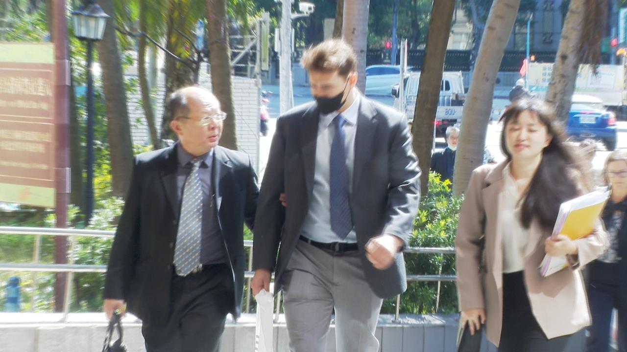 疑遭女密友「下老鼠藥」險死　澳洲男首跨海出庭