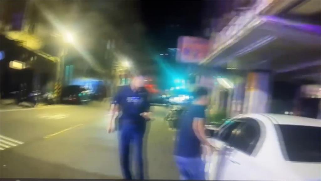 前女友不接電話　男凌晨持「衝鋒槍」叫囂　真相曝光超糗：找錯地址