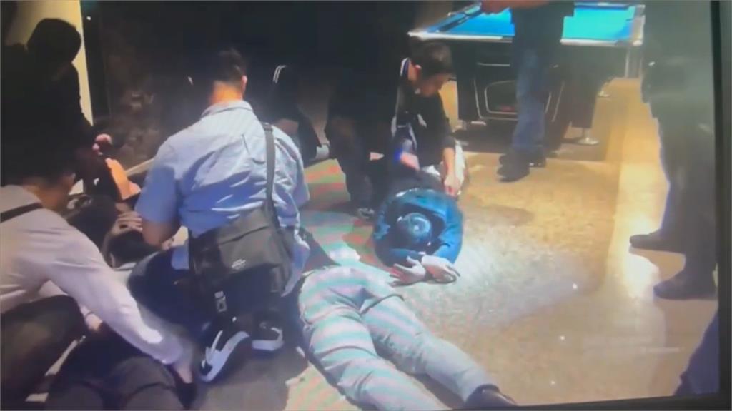 2女網上互嗆引黑幫砸惡鬥　警方大動作掃黑起獲槍毒逮32人