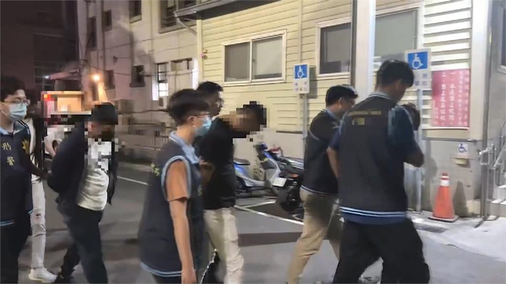 討債當街追打嚇壞學生！　警火速逮捕涉案12人
