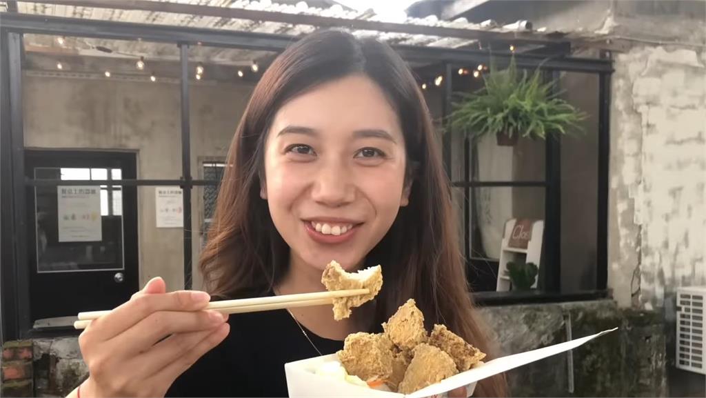 臭出新花樣!中國人妻開箱「創意臭豆腐」 一進餐廳驚呼:這麼高檔嗎?