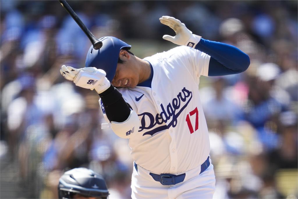 MLB（影）／痛！大谷翔平挨球吻引全場狂噓　光芒投手犯眾怒：你對世界的寶做什麼？