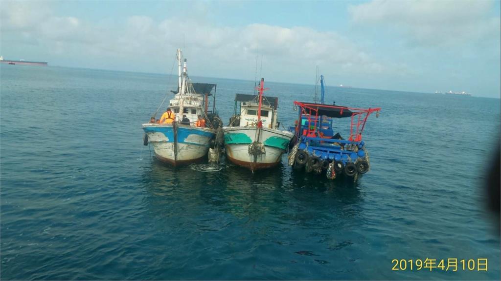漁船商港區疑似違規捕撈  海巡隊立刻驅離