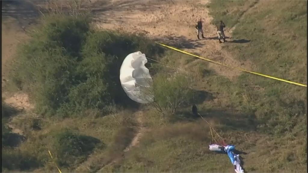 單人小飛機.飛行傘空中對撞 2人死亡