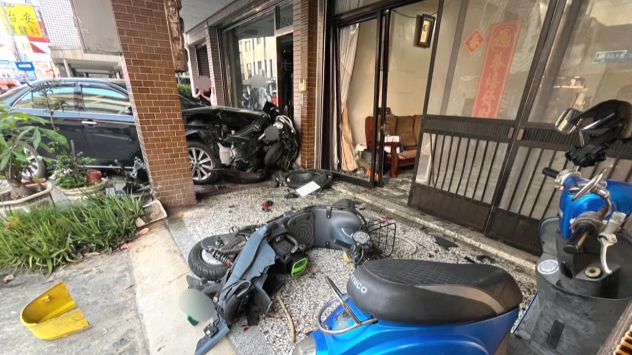 駕駛疑超車失控撞西服店　「賴總統愛店」意外曝光