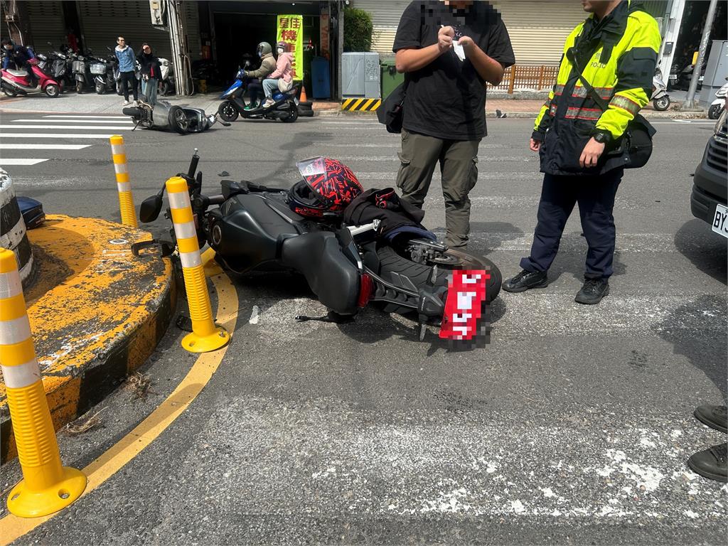 快新聞／碰！台中白牌機車換車道撞紅牌重機　2名騎士雙雙受傷送醫幸無大礙
