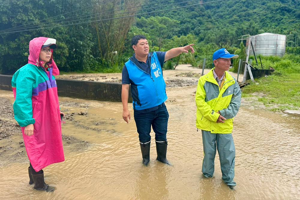 竹山往集集道路因雨中斷　公路局今派大型機具修復道路