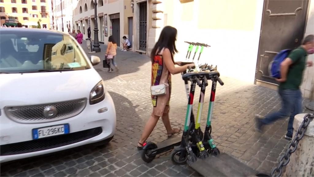 「疫」外之亂！羅馬電動滑版車正夯 街頭違停亂象不斷！