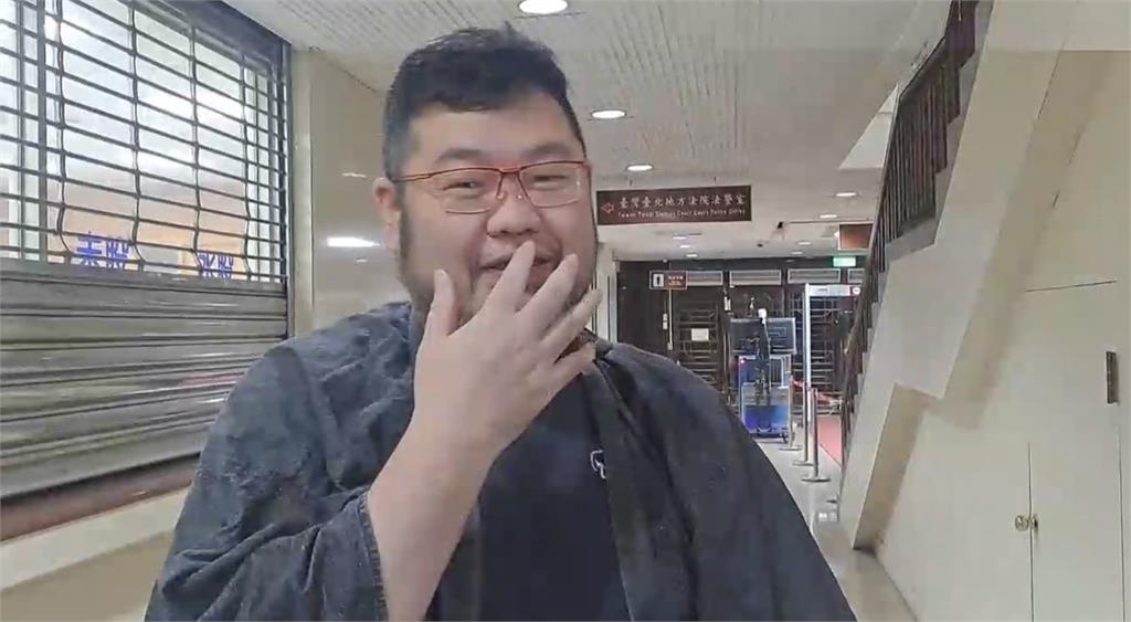 快新聞／旁聽接押庭手機響起　四叉貓離開現場喊：好羞恥喔！