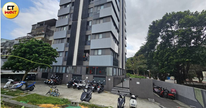 買房沒位停1／新大樓竟得室外停機車　建商騙住戶賠239萬