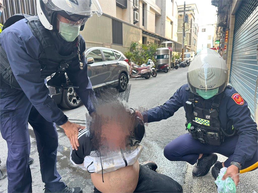 快新聞／悚！高雄街頭兇殺　男子因10萬元債務持檳榔刀砍人致死