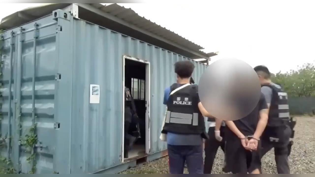 竹警方直搗販毒集團大本營 辦公室還掛「招財進寶」吊飾