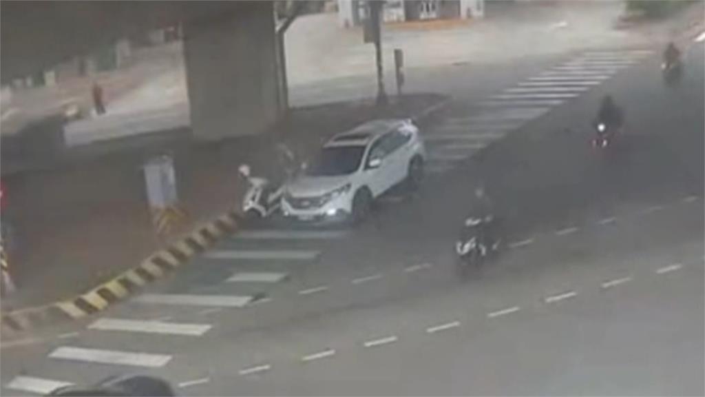 妻子吃早餐突暈倒　丈夫開車送醫卡車陣　求助警開道5分鐘到院　家屬感謝員警神救援