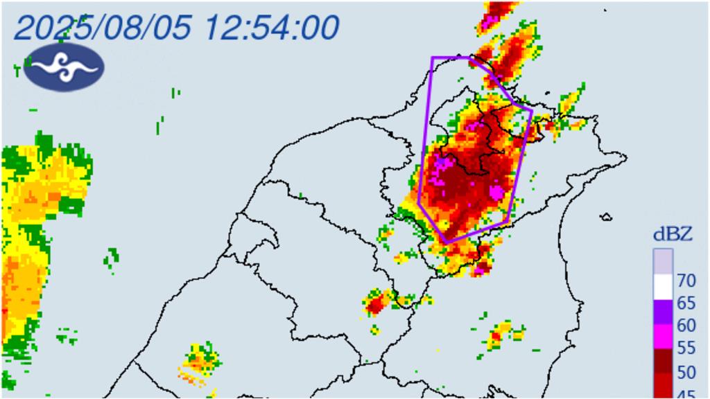 北台灣大雷雨「每分鐘440次」超密集閃電　鄭明典揭暴雨原因：台北很常見