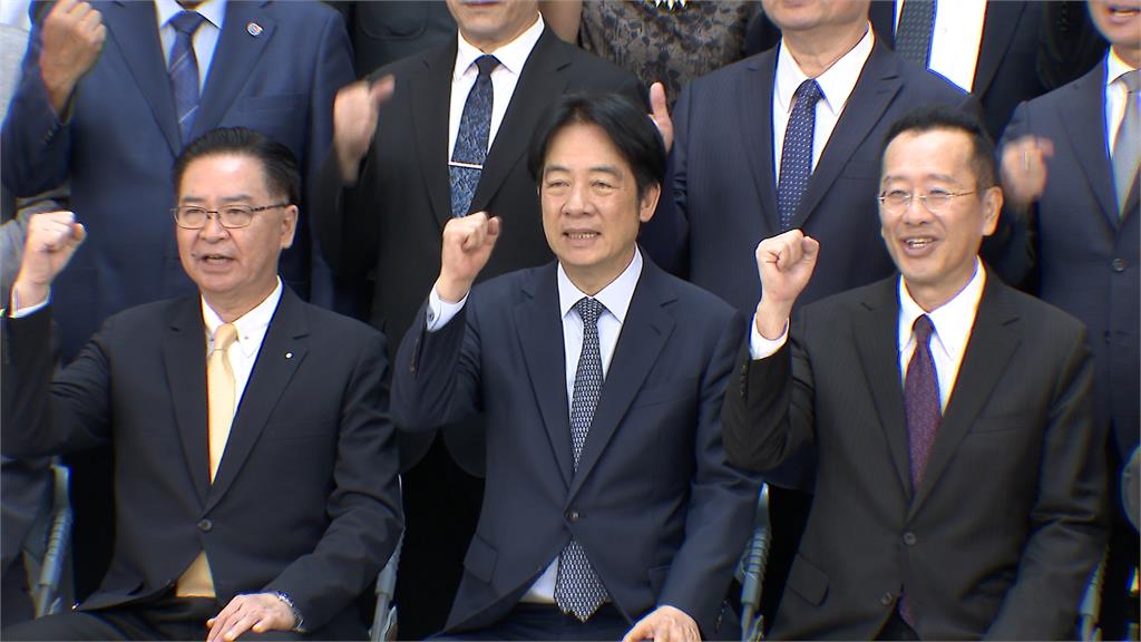賴總統為國防醫學大學改名揭牌　被追問內閣改組不回應