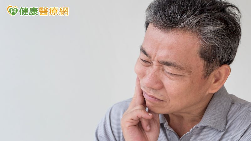 喝水不自主從嘴角流出是顏面神經麻痺? 當心罕見「下頷腺癌」