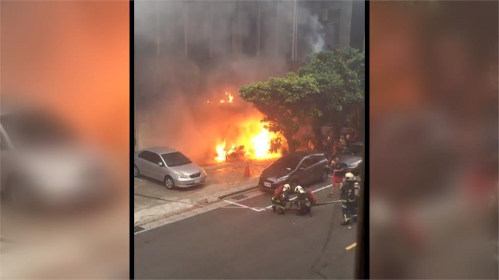 台北市萬華清晨火警 12輛機車遭燒毀