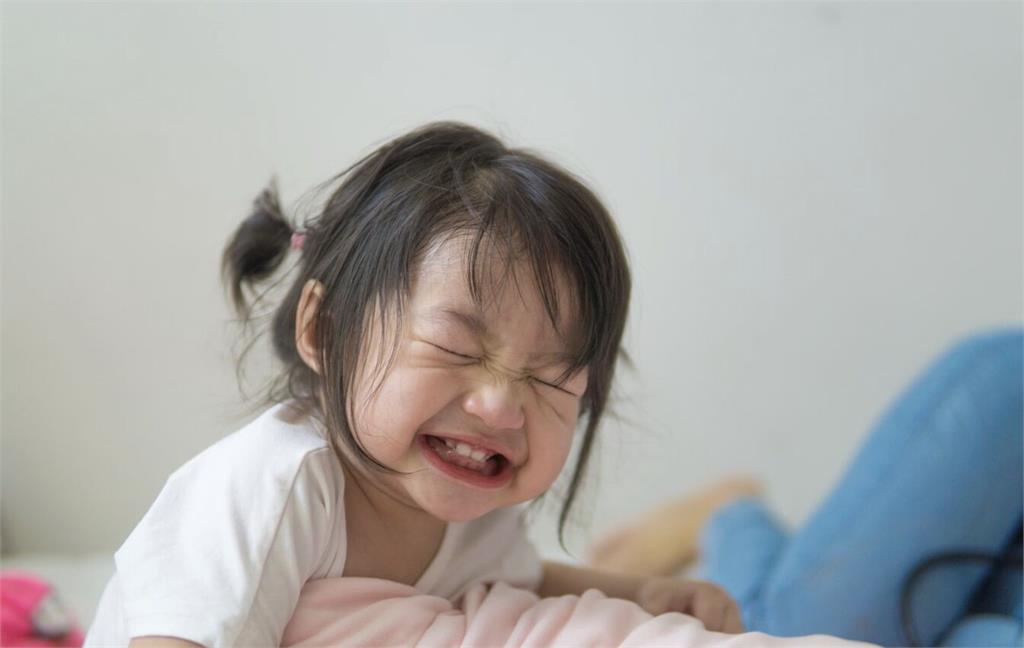 2歲童「臉紅脖子粗」竟卡住發育！   家長當心一行為