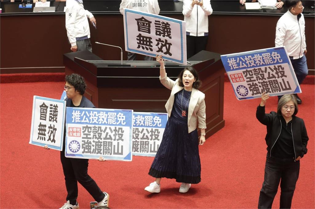 藍突襲闖關2公投逕付二讀　時力點出問題嗆：反戰公投請去中國辦