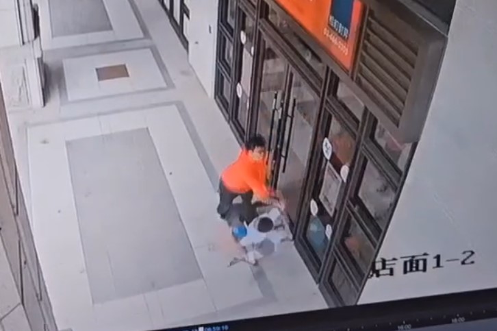 快新聞／新竹東區某圍棋學院「驚爆不當體罰」　學生慘遭班主任拖行、推倒受傷