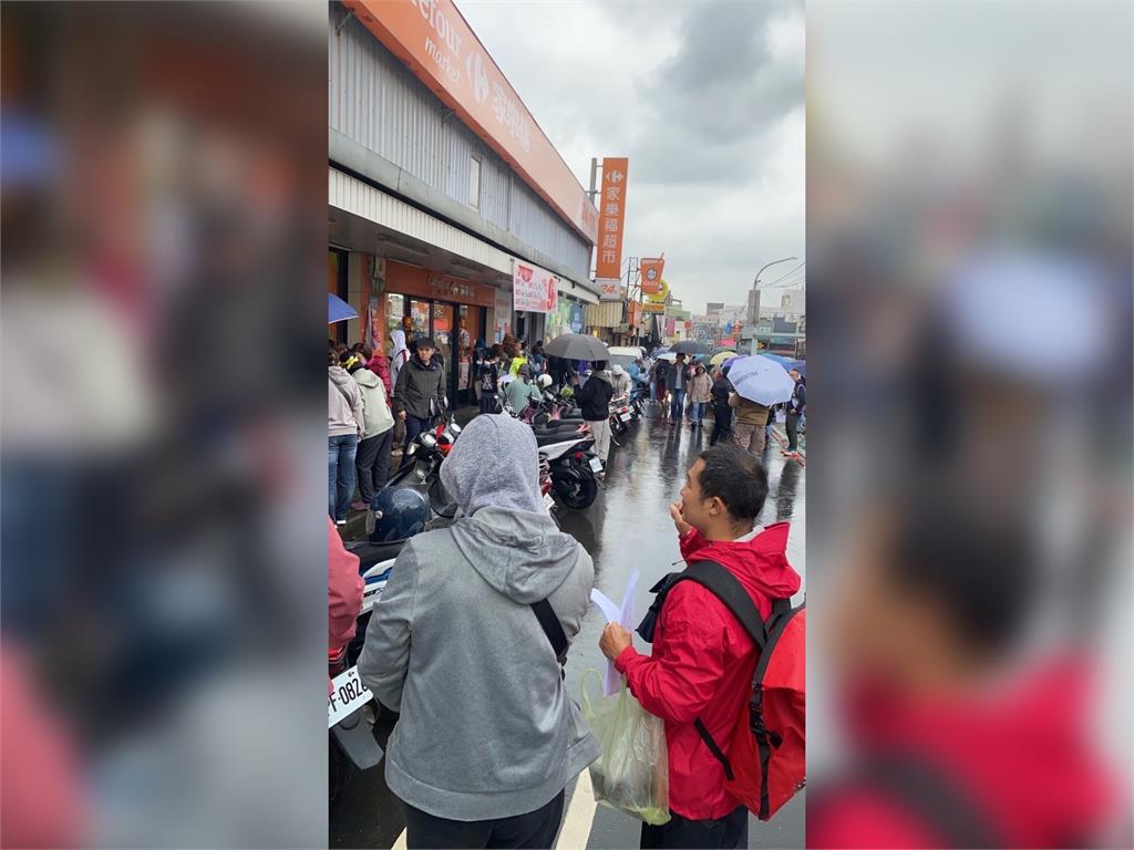怒火燃起!民眾連署罷免洪孟楷 「人潮洶湧」畫面驚呆網 - 民視新聞網