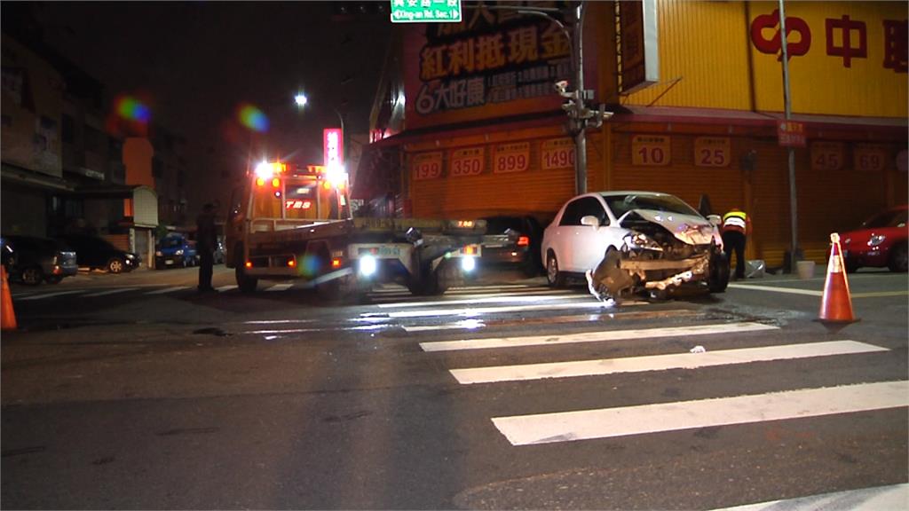 台中兩車碰撞 釀4人輕傷