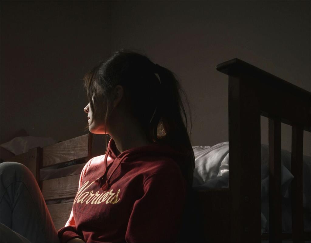 變冷就陷情緒低潮… 小心「季節性情緒障礙」五大表徵!