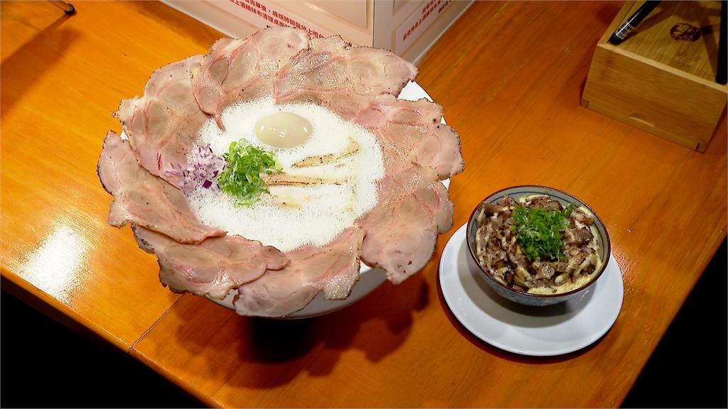 清酒拉麵飄醺香　雞湯飄細緻泡泡口感綿密
