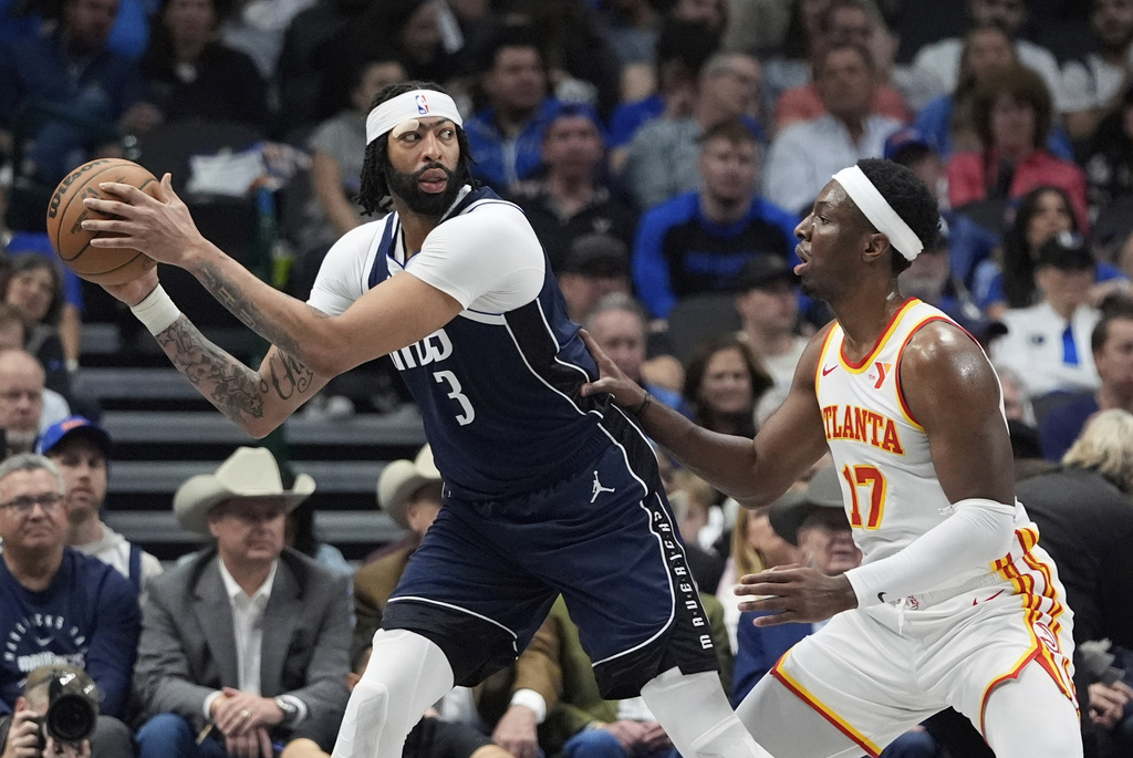 NBA(影)／一眉哥被隊友「肘擊」當場倒地　強忍疼痛轟34分帶領獨行俠氣走老鷹