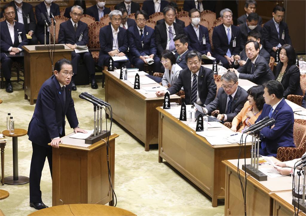 長子「公邸拍照玩鬧」　岸田文雄：已對兒子「嚴重警告」