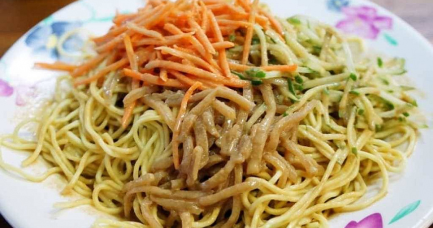 超商涼麵驚見「加熱更好吃」貼紙 不是貼錯!店員揭微波時間:口感變好