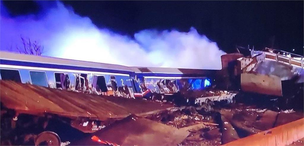 快新聞／希臘「客貨運列車相撞」車廂脫軌起火　已釀16死85傷