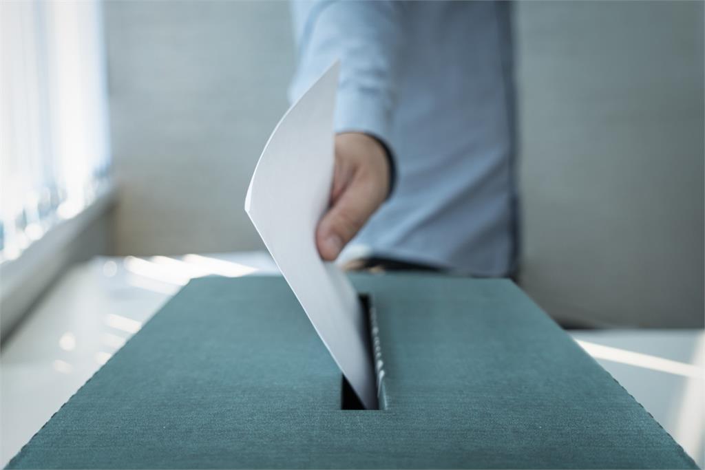 選舉公報放廟裡自己拿？議員質疑奧步干擾罷免 大溪區公所澄清了