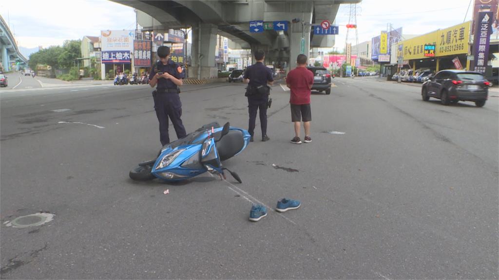 找路釀禍？ 休旅車突減速 機車追撞命危搶救中