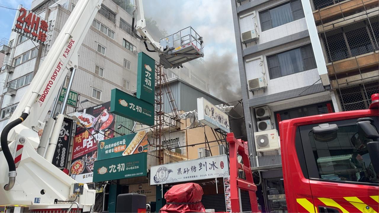 高雄鳳山民宅竄火煙　獨居翁無力逃生葬火窟