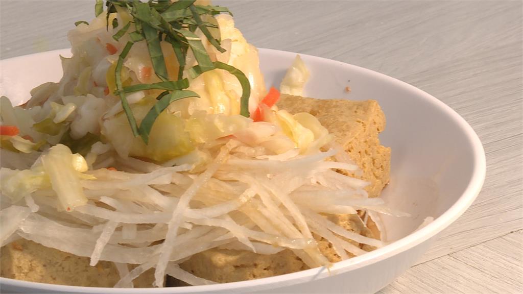 太臭了！玉里橋頭臭豆腐插旗台北　住戶怨：臭到捷運站都能聞到