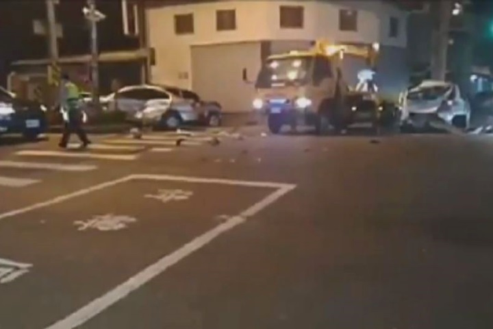 女駕駛連環撞肇逃 3車追撞3死7輕傷